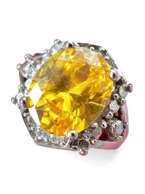 💛Faux Citrine Silver Tone Cocktail Ring